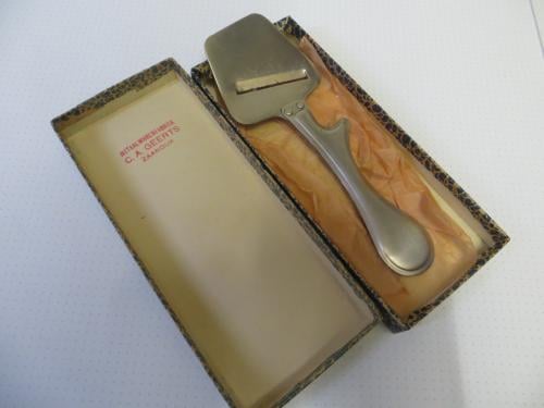 Vintage roestvrijstalen kaasschaaf