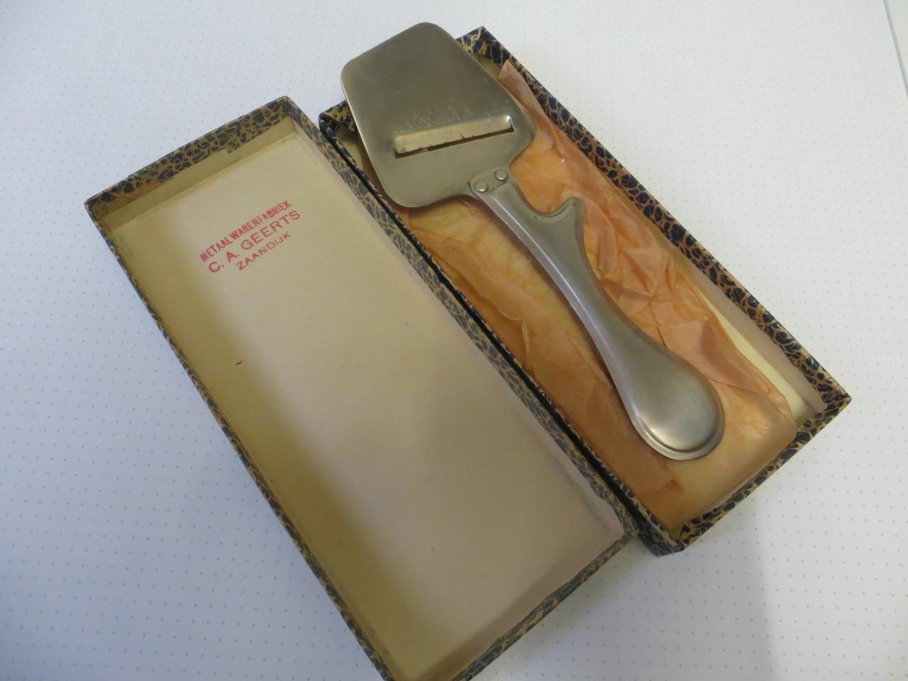 Vintage roestvrijstalen kaasschaaf