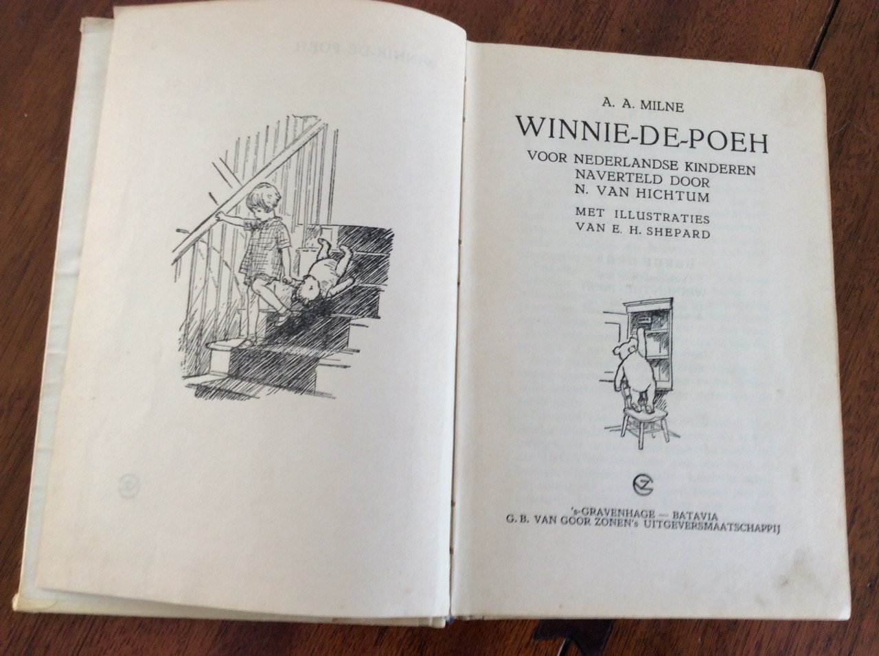 Twee vintage boekjes.  Saskia en Jeroen uit logeren en Winnie de Poeh.
