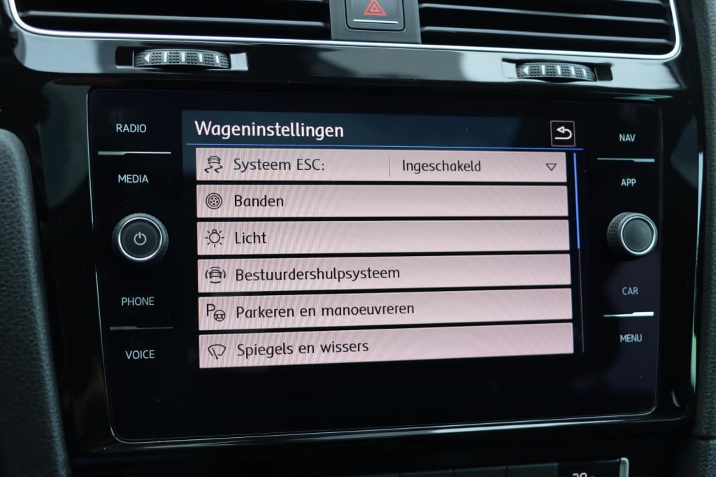 Volkswagen Golf 1.6 tdi highline r-line
