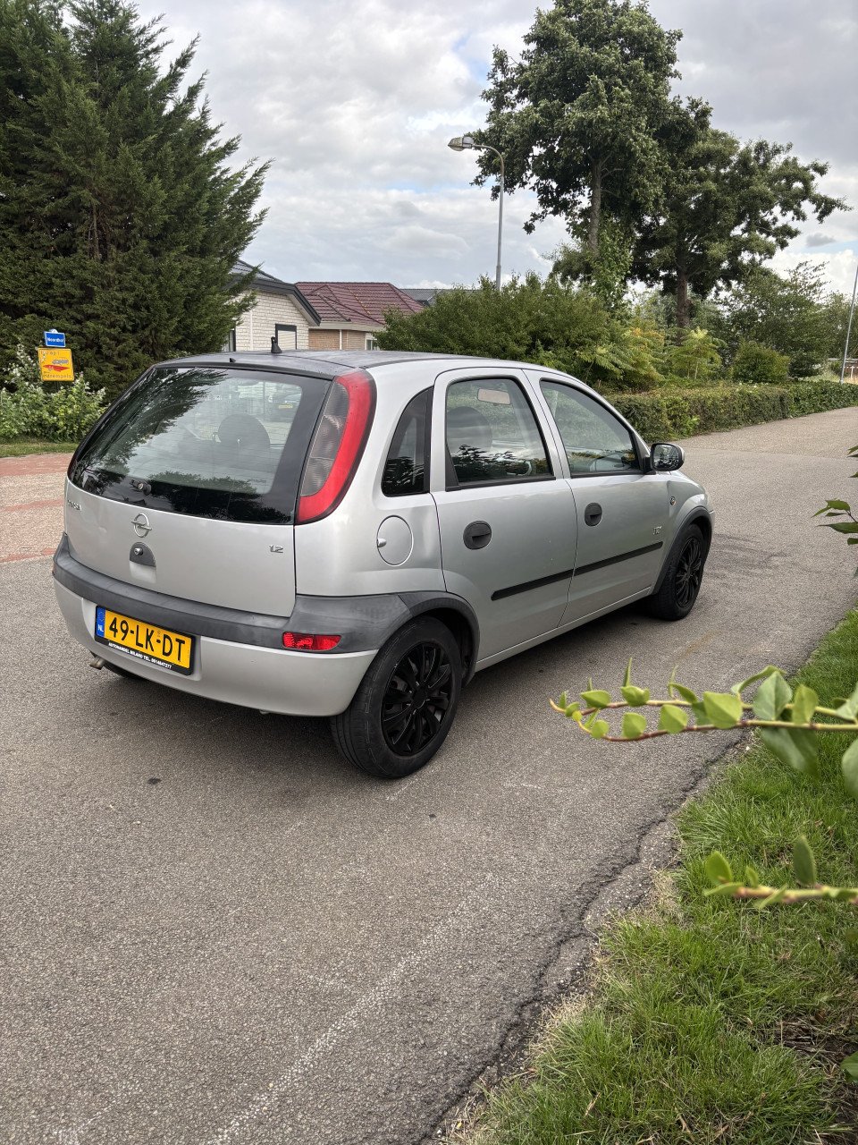 Opel corsa voljaar apk!