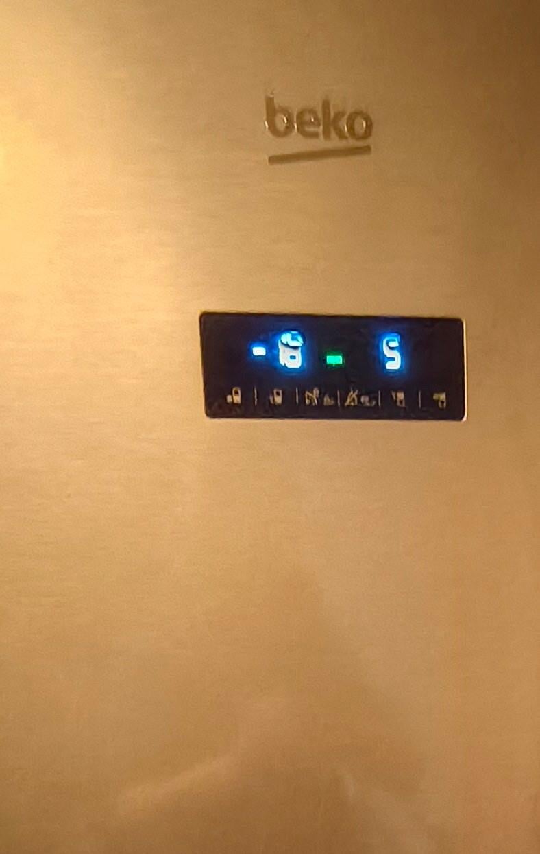 Beko koel/vriescombinatie i.z.g.s. 200 euro.