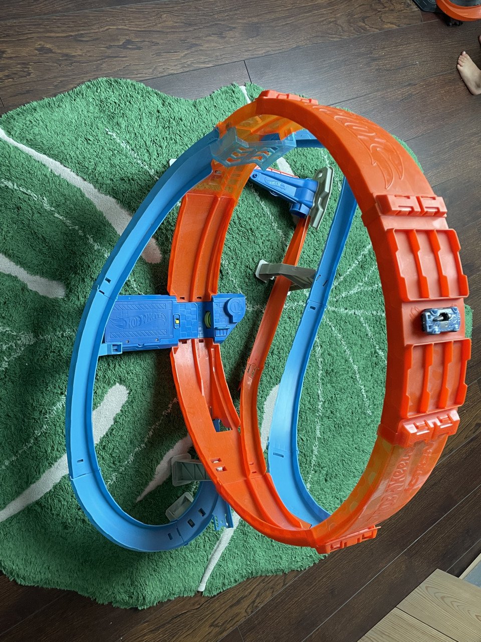 Hot wheels action wervelende looping