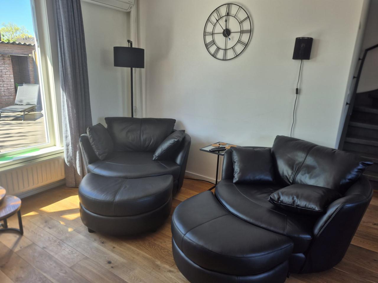 Draaifauteuil + poef (2x)