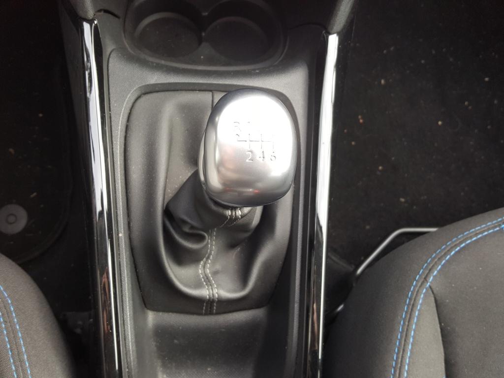 Peugeot 2008 1.2 130pk signature apple carplay & android auto | navigatie t