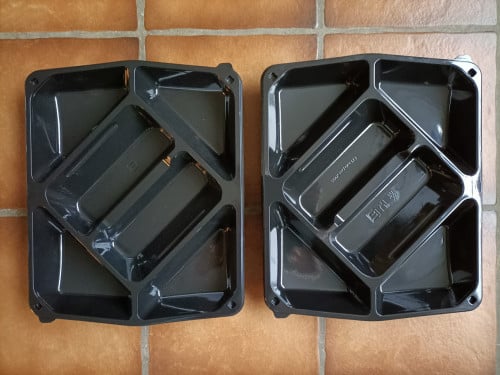 Gratis op te halen. 5 Stuks, zwarte plastic bakjes voor je nootjes e.d.