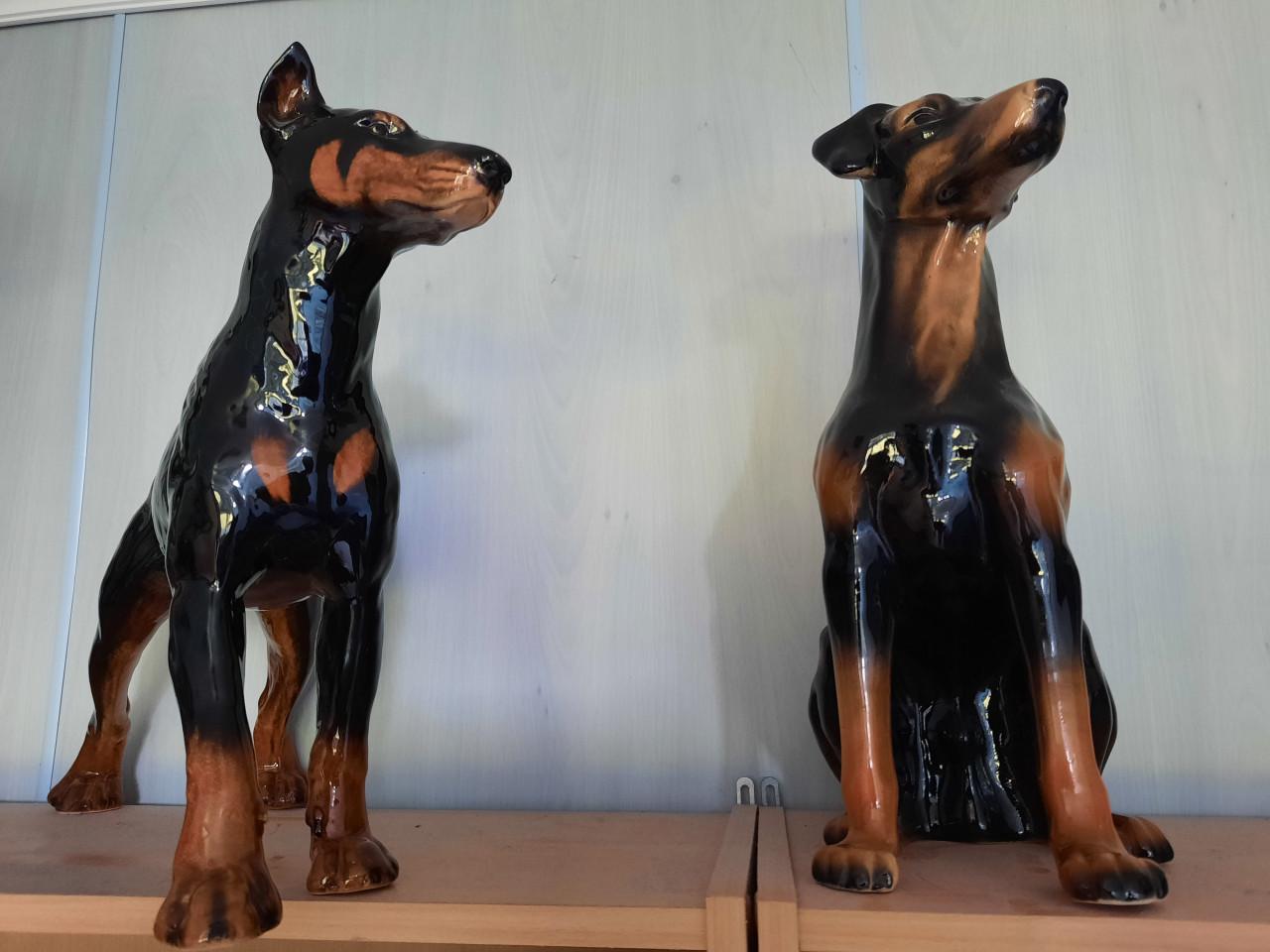 ZWARTE DOBERMANN BEELDEN