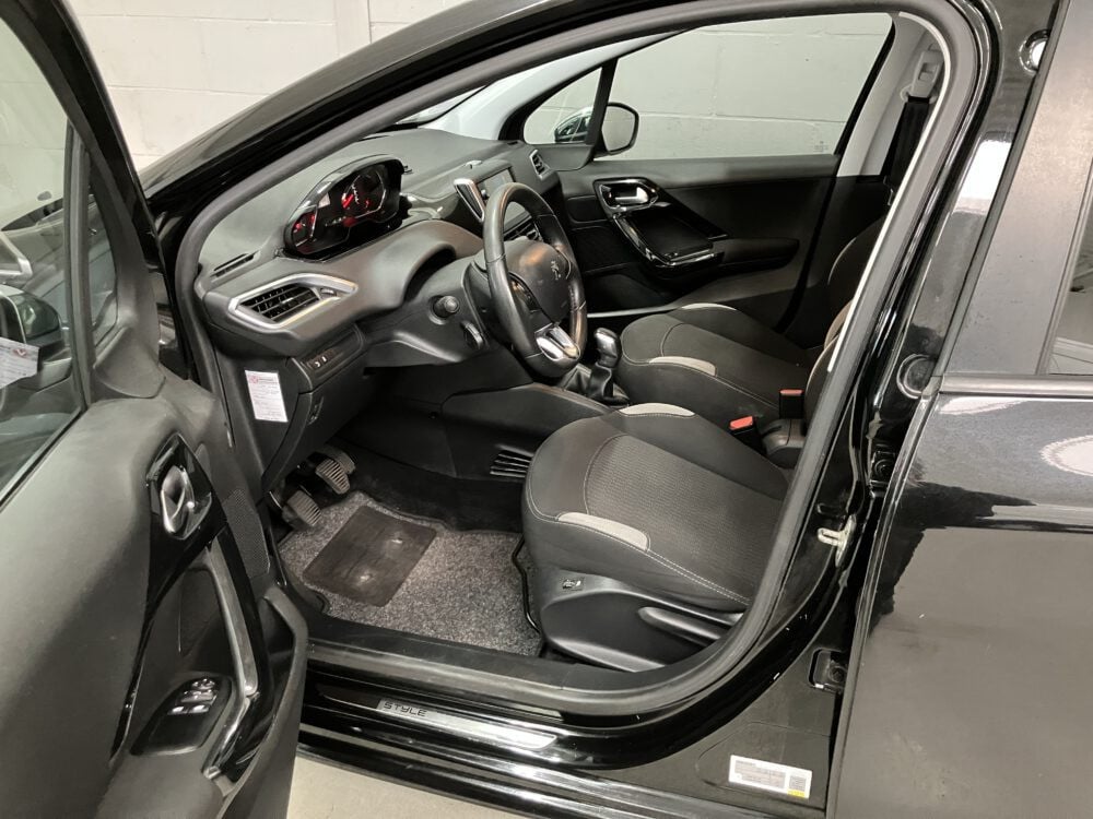 Peugeot 208 1.2 VTi Blue Lease
