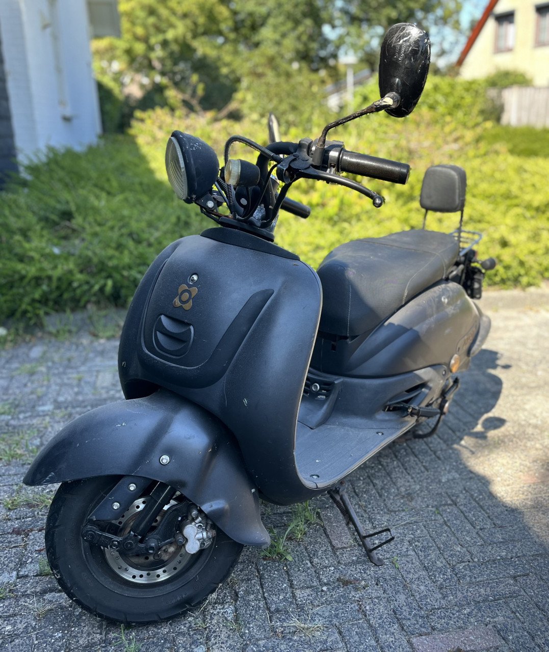 AGM scooter