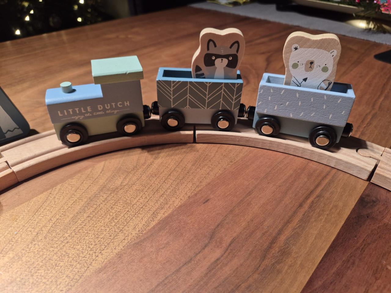 Little Dutch: Houten treinbaan met diverse wagons en assessoires