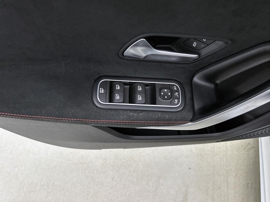 Mercedes-Benz A-Klasse 180 business solution amg | amg line | stoelverwarmi