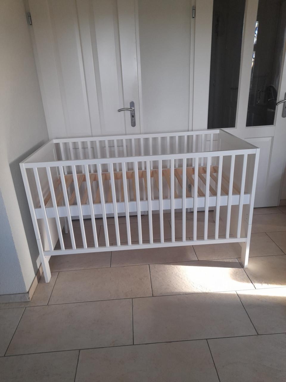 Meegroeibed 140 x 70  van ledikantje naar peuterbed (z.g.a.n.)