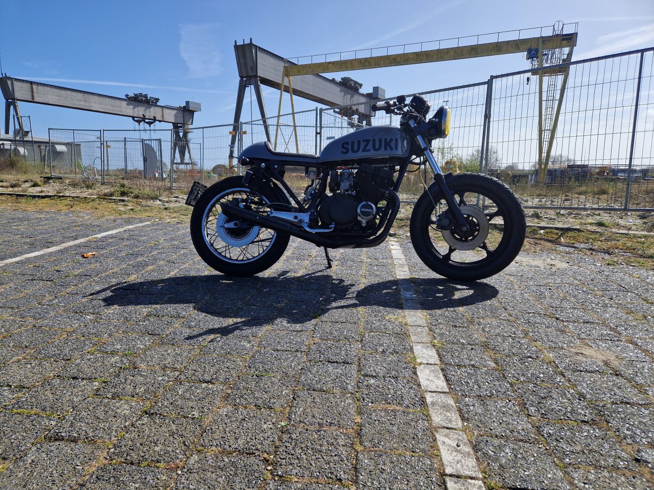 Suzuki gsx400f caferacer