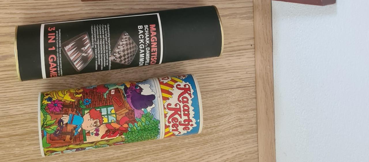 Diverse spellen en stempels te koop