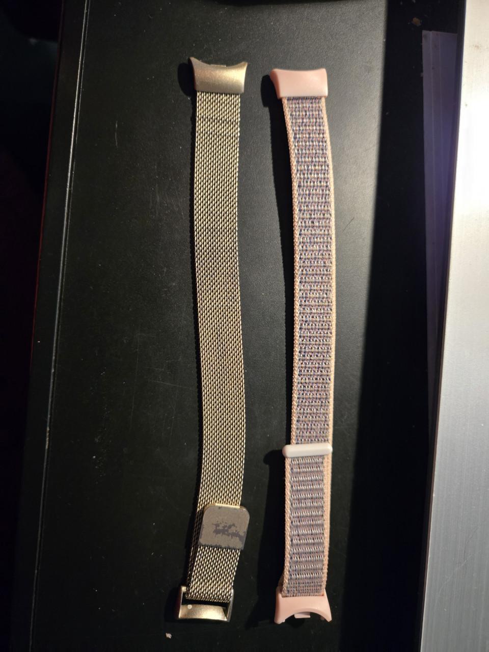 Xiaomi Smart Band (Mi Band 8). met 3 bandjes en oplaadkabel