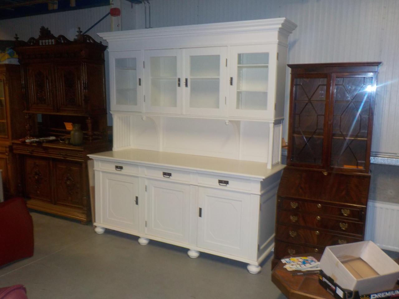 Geheel massief grenen wit geschilderd groot wandmeubel in zeer goede staat