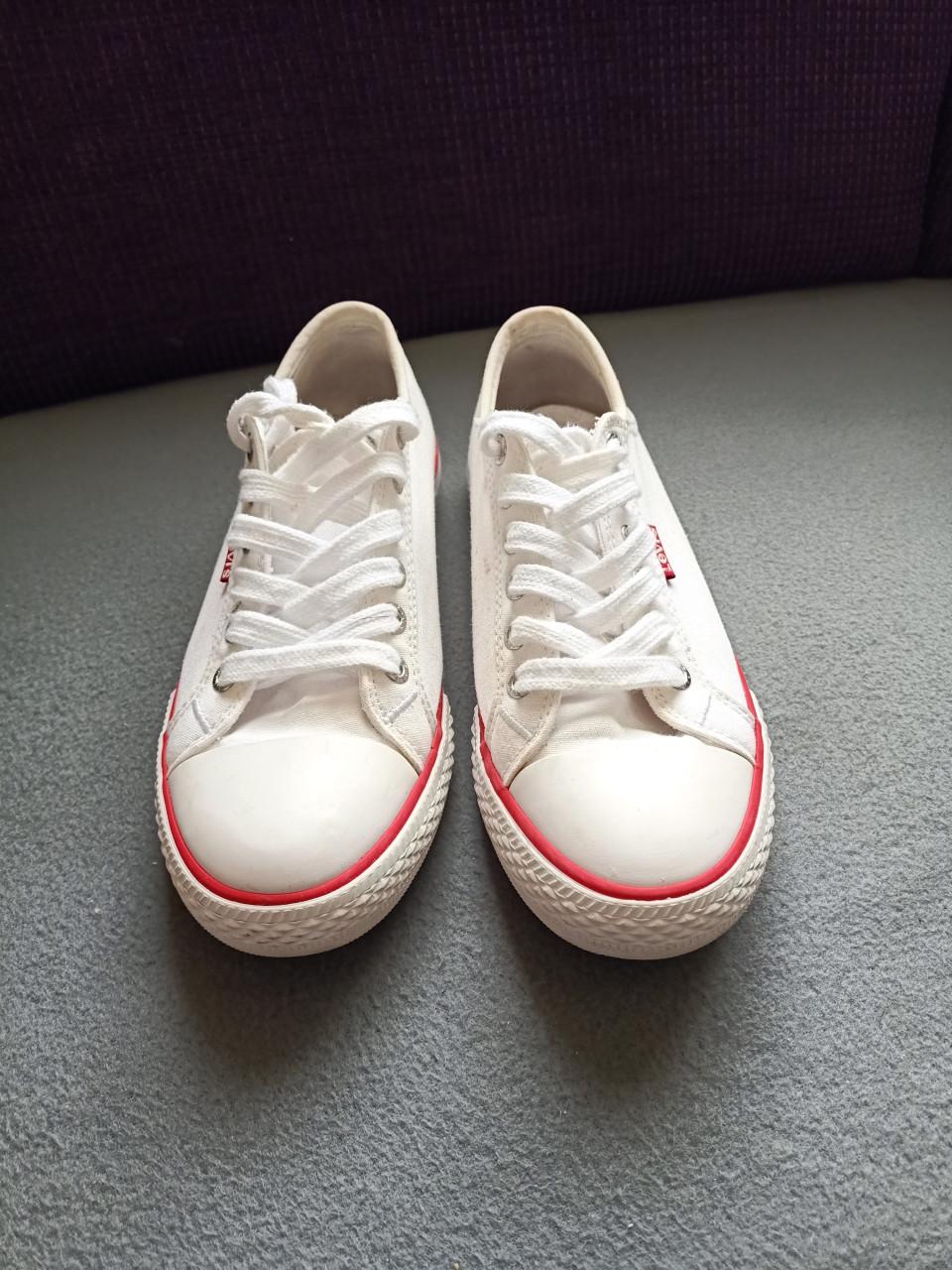 Witte Levi''s sneakers maat 36