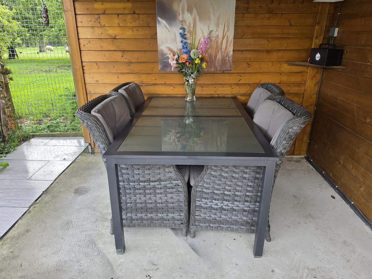 Loungebank en loungeset te koop! prijzen per set in beschrijving