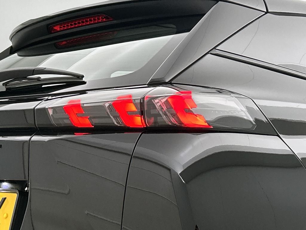 Peugeot 2008 100pk active pack | rijklaar | camera | stoelverwarming | park
