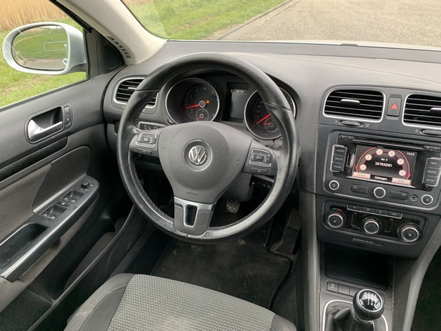 Volkswagen Golf 1.2 tsi - v e r k o c h t