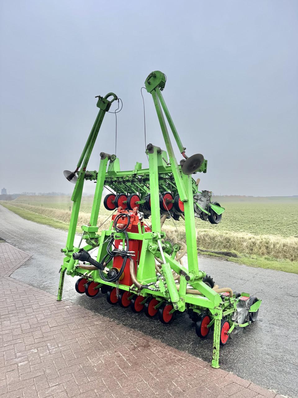 Vicon pneumatische uien zaaimachine 3x1,50 (5 rij per bed)