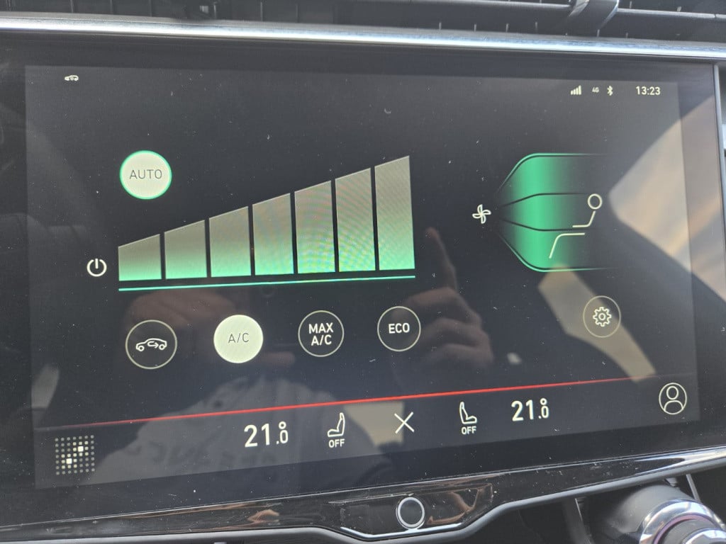 Lynk & Co 01 1.5 261pk plug in hybrid , panodak ,360gr camera , adaptive cc