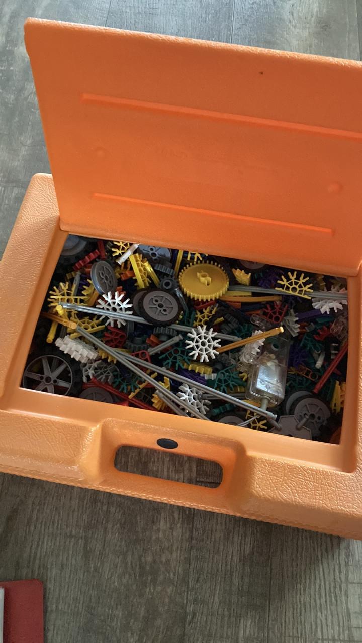 2 KNEX koffers + bouwtekeningen