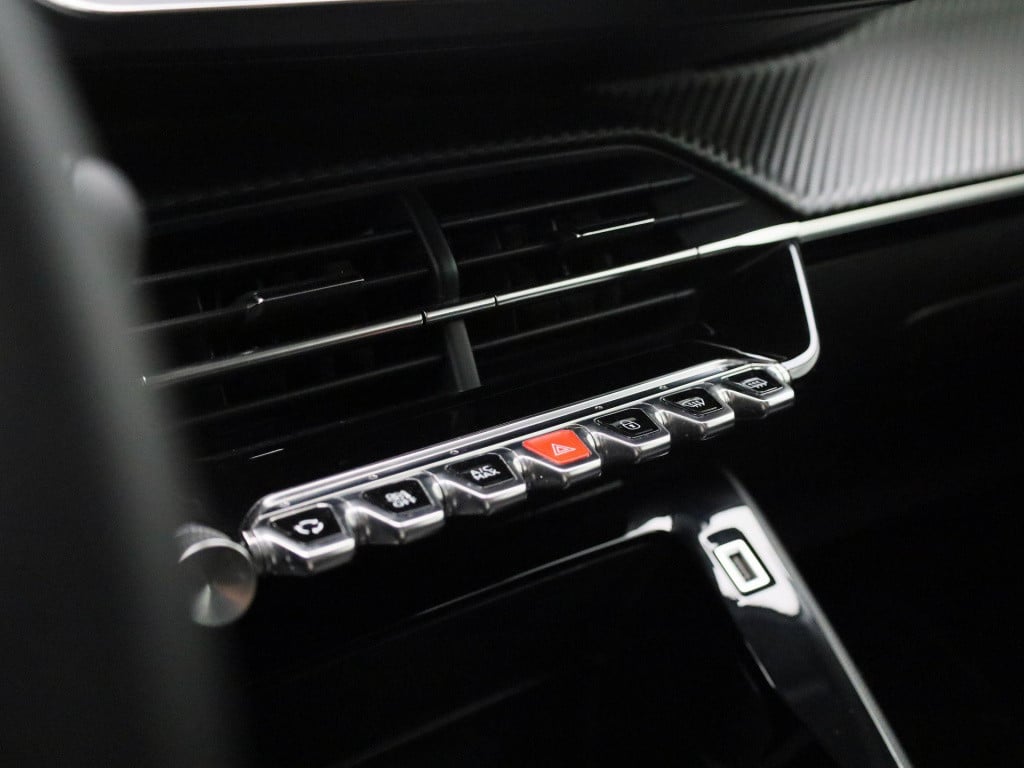 Peugeot 208 1.2 puretech active pack | apple carplay / android auto | cruis