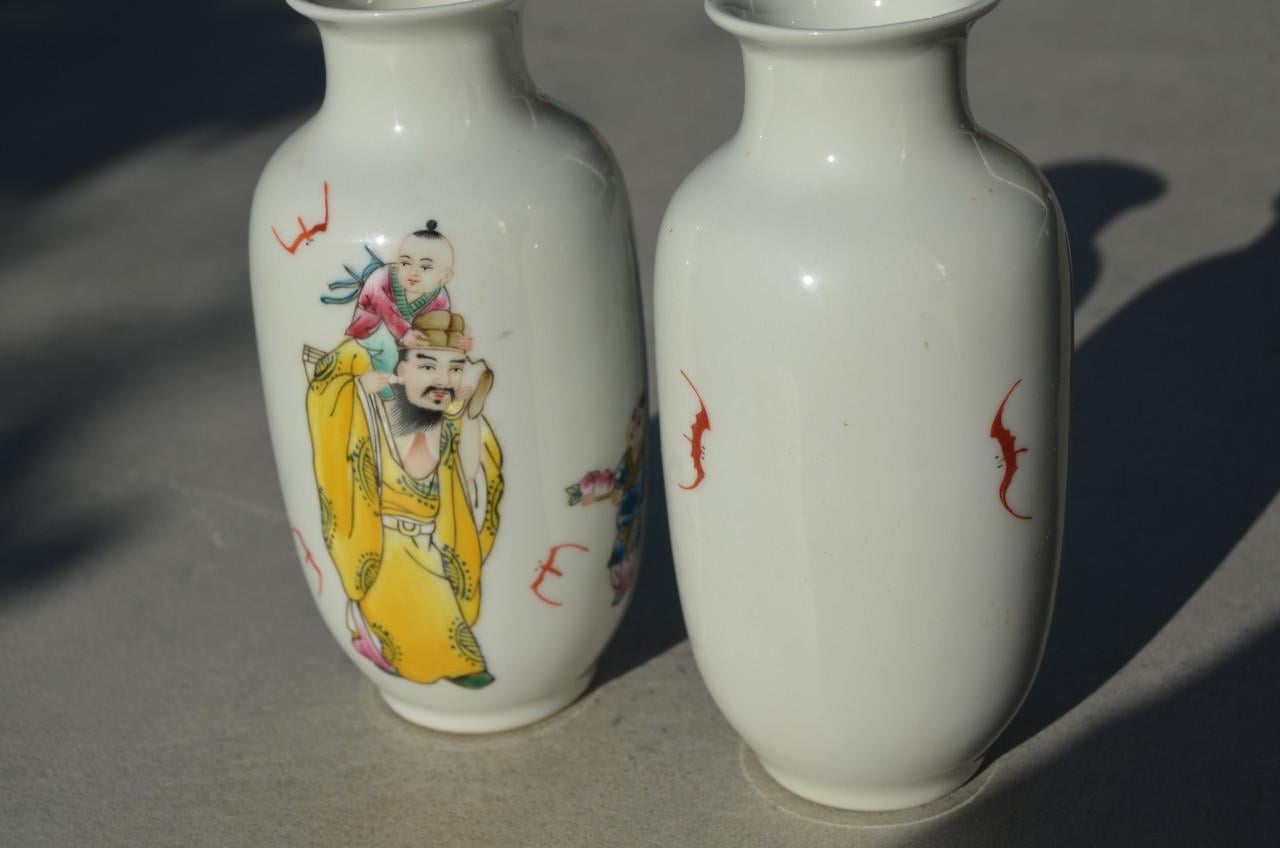 2 Identieke Chinese vaasjes gemerkt 4 karakters