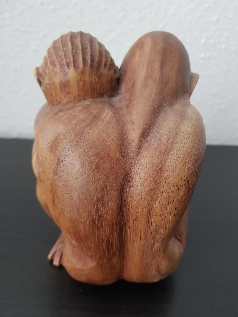 Balinees houtsnijwerk innig verbonden 15 x 15cm