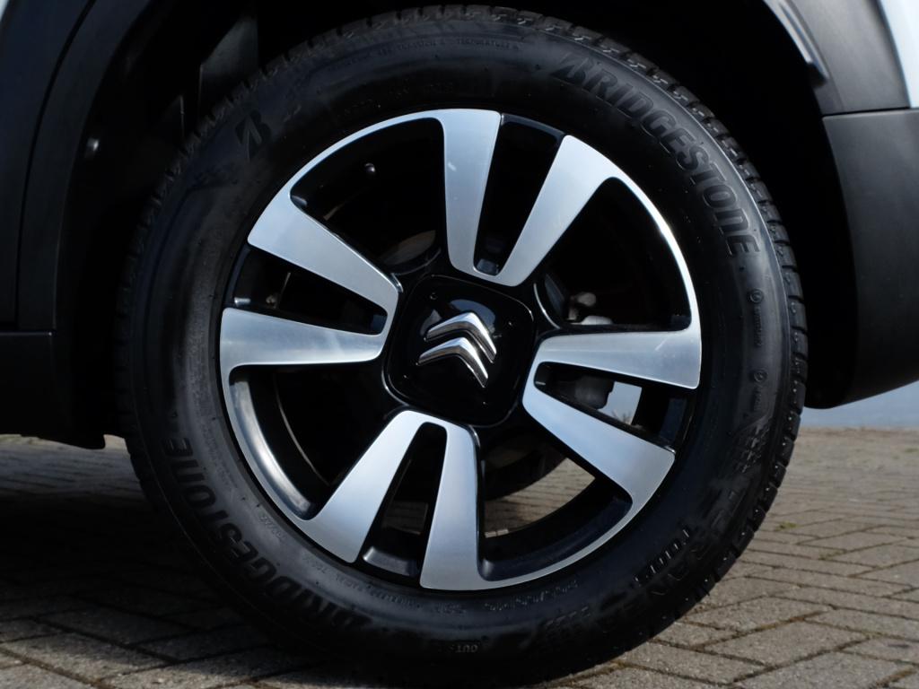 Citroen C3 Aircross 1.2 puretech 110pk shine | navigatie| parkeer sensoren 