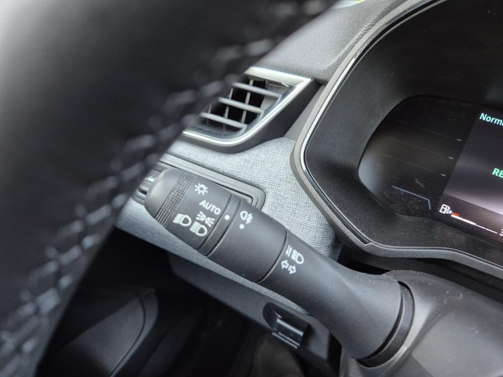 Renault Clio 1.6 e-tech full hybrid 145 evolution android/apple auto, camer