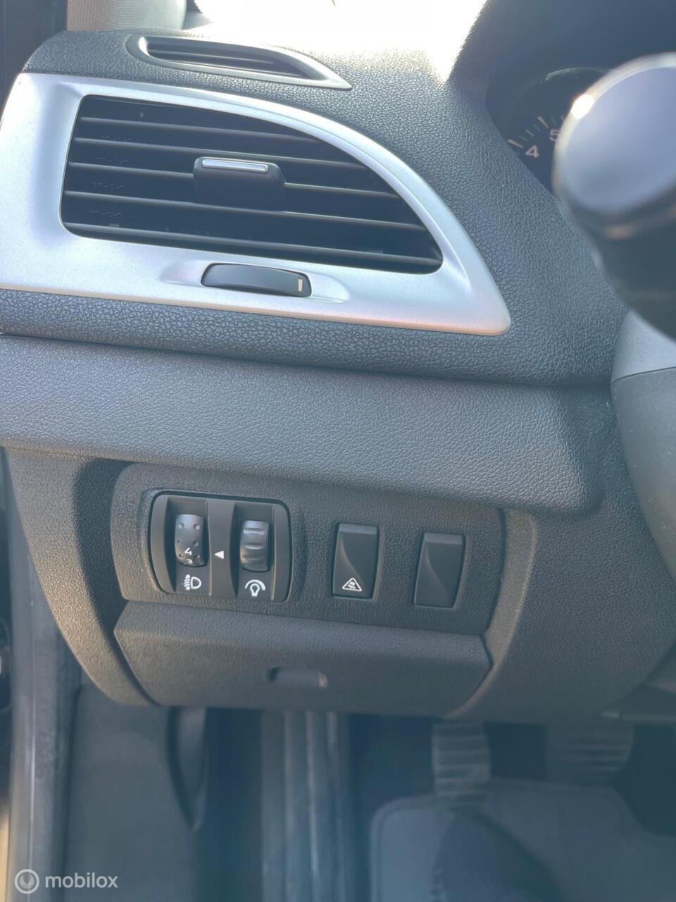 Renault Megane coupé 1.6 in prijs verlaagd