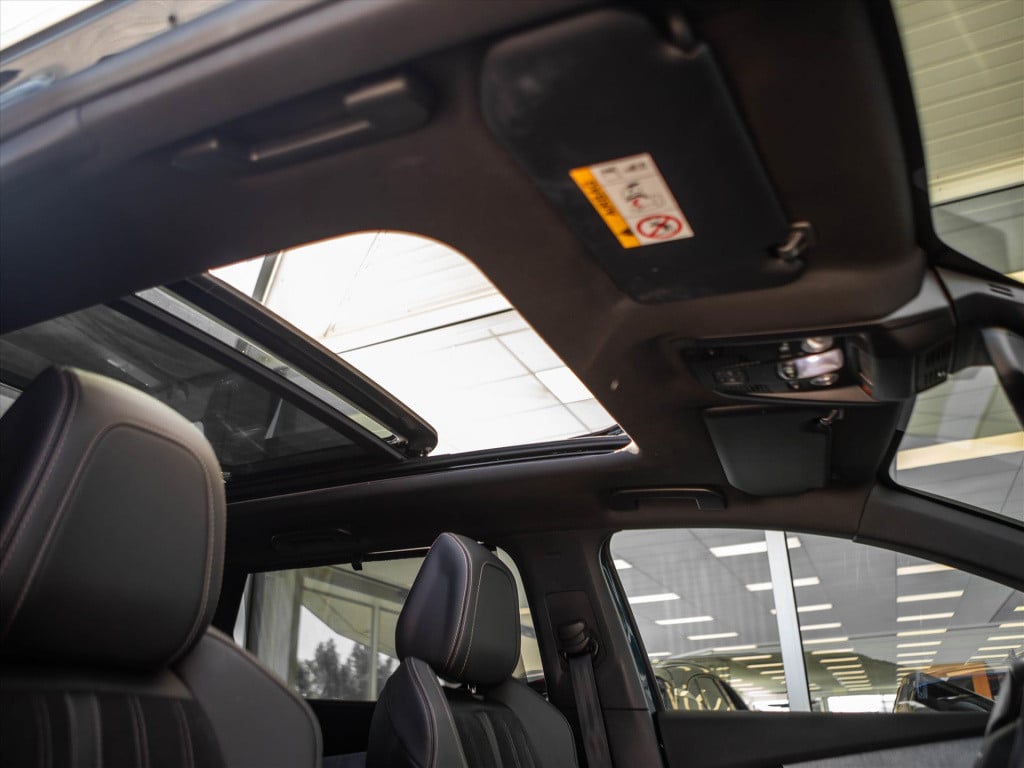 Peugeot 5008 puretech 130pk gt | panoramadak | trekhaak | stoelverwarming |