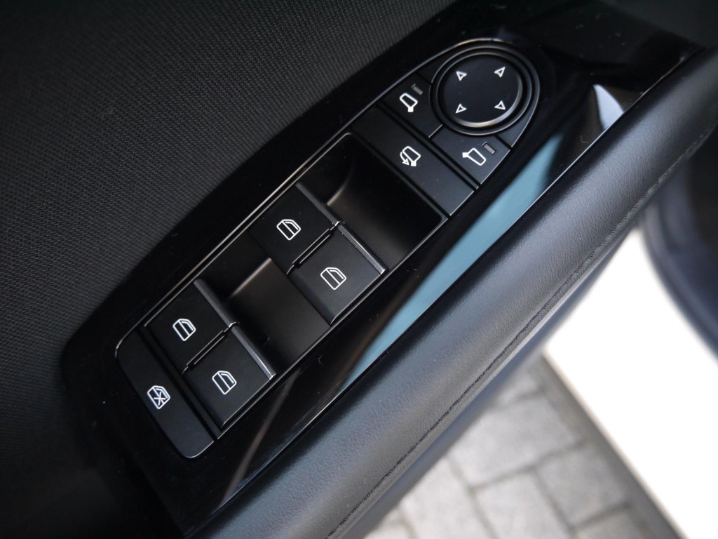 Mazda 3 2.0 e-skyactiv-g m hybrid 122 exclusive-line design pack