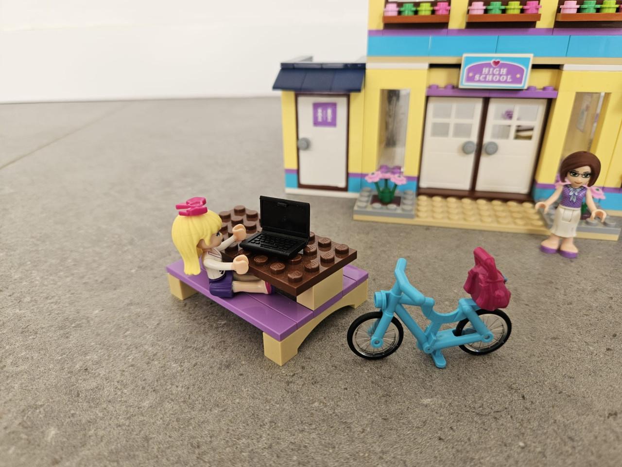LEGO Friends 41005 - Heartlake school