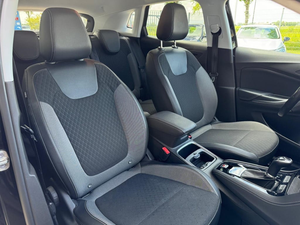 Opel Grandland X 1.2 turbo bus. ex.