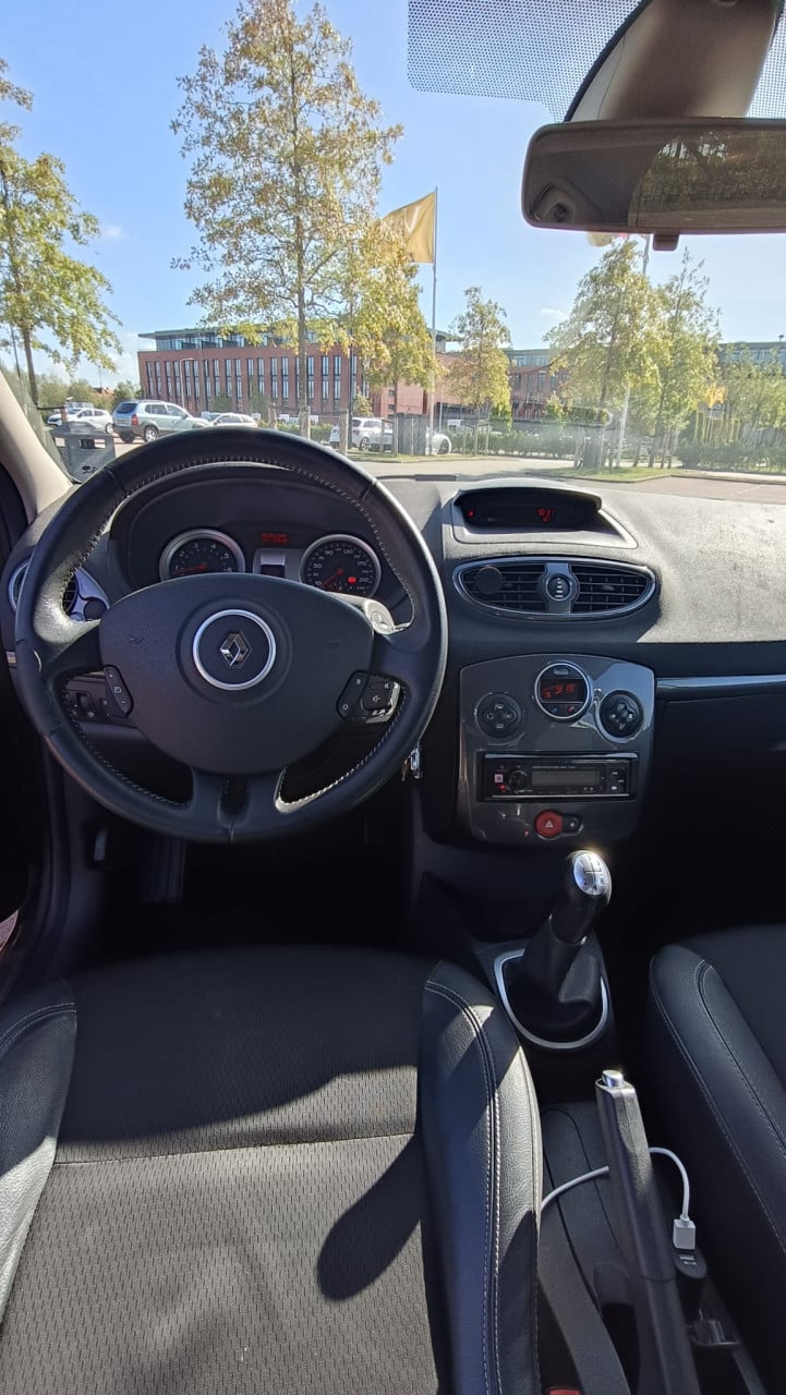 Renault Clio 1.6 16V 82KW 5-DRS 2007 Zwart