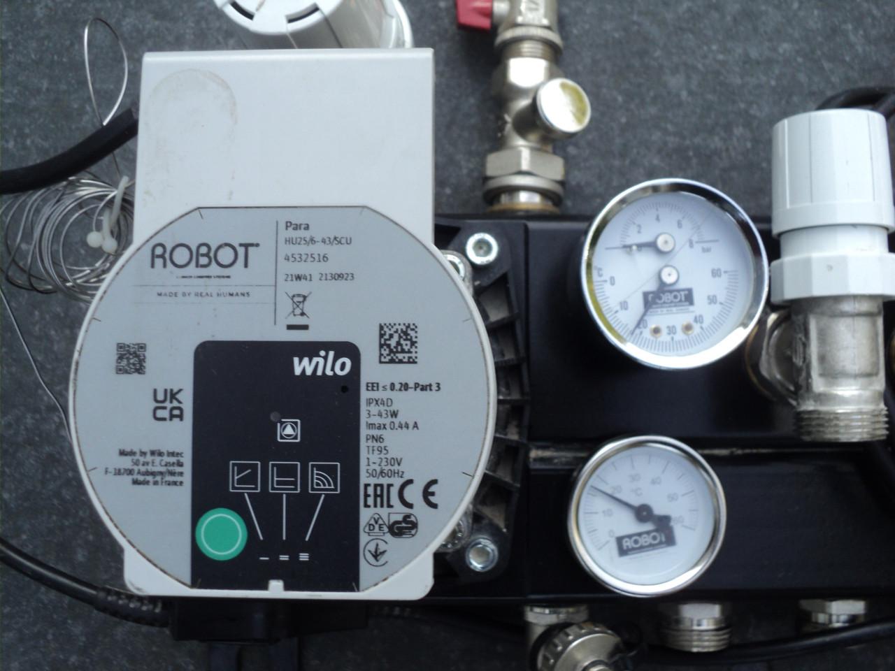 Vrijwel nieuwe 4 groep verdeler vloerverwarming ENERGI ZUINIG