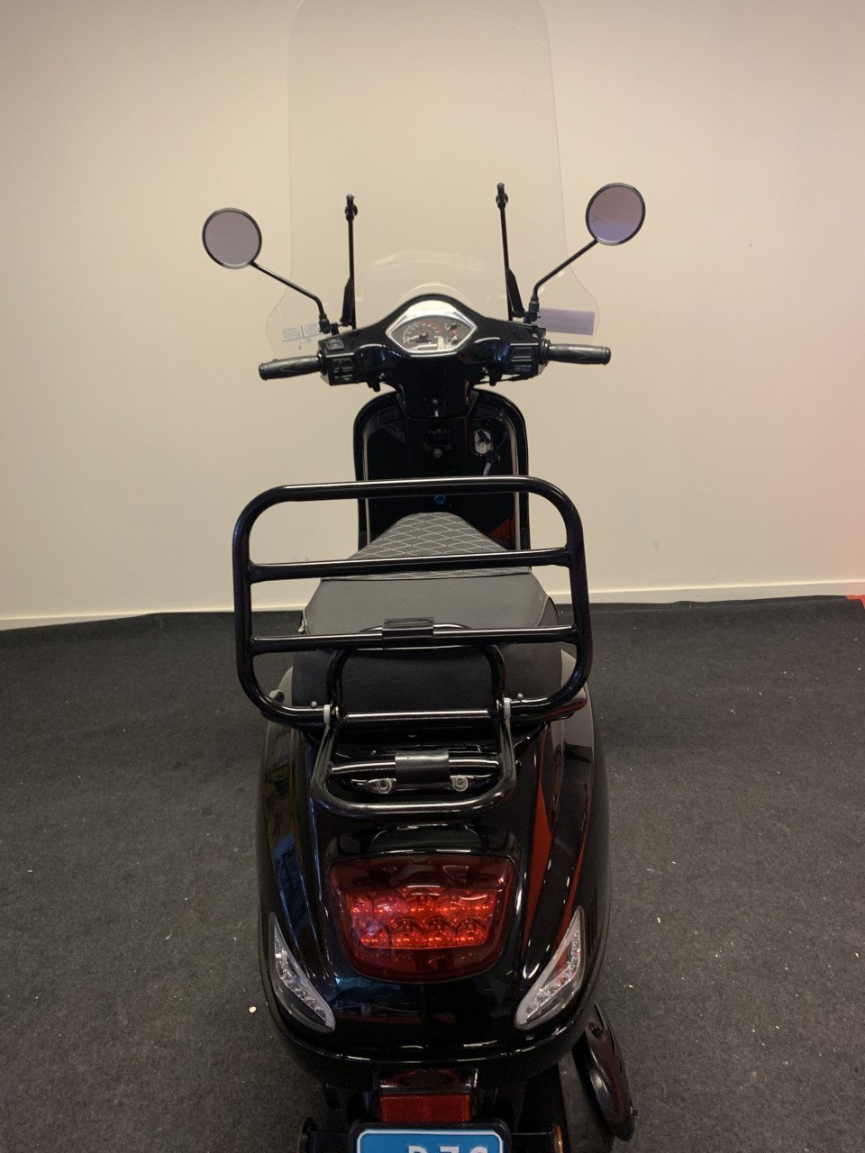 AGM VX 50 MET WINDSCHERM NU 950,= RIJKLAAR