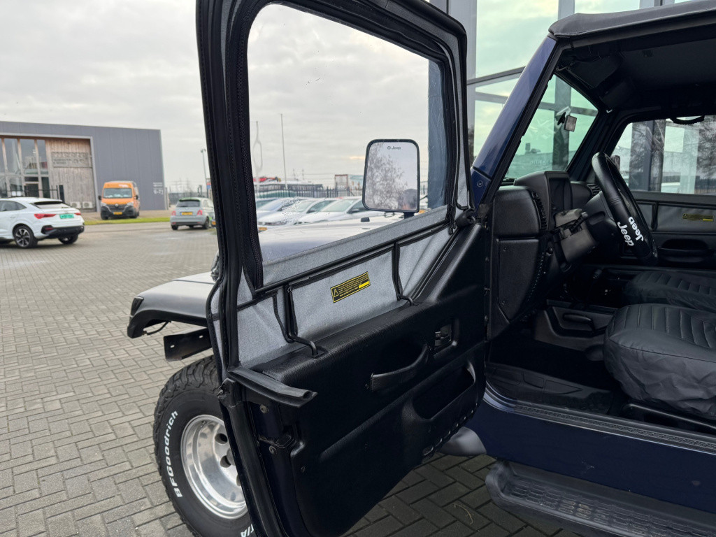 Jeep Wrangler 2.5i softtop + hardtop