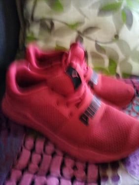 Rode Puma's maat 37