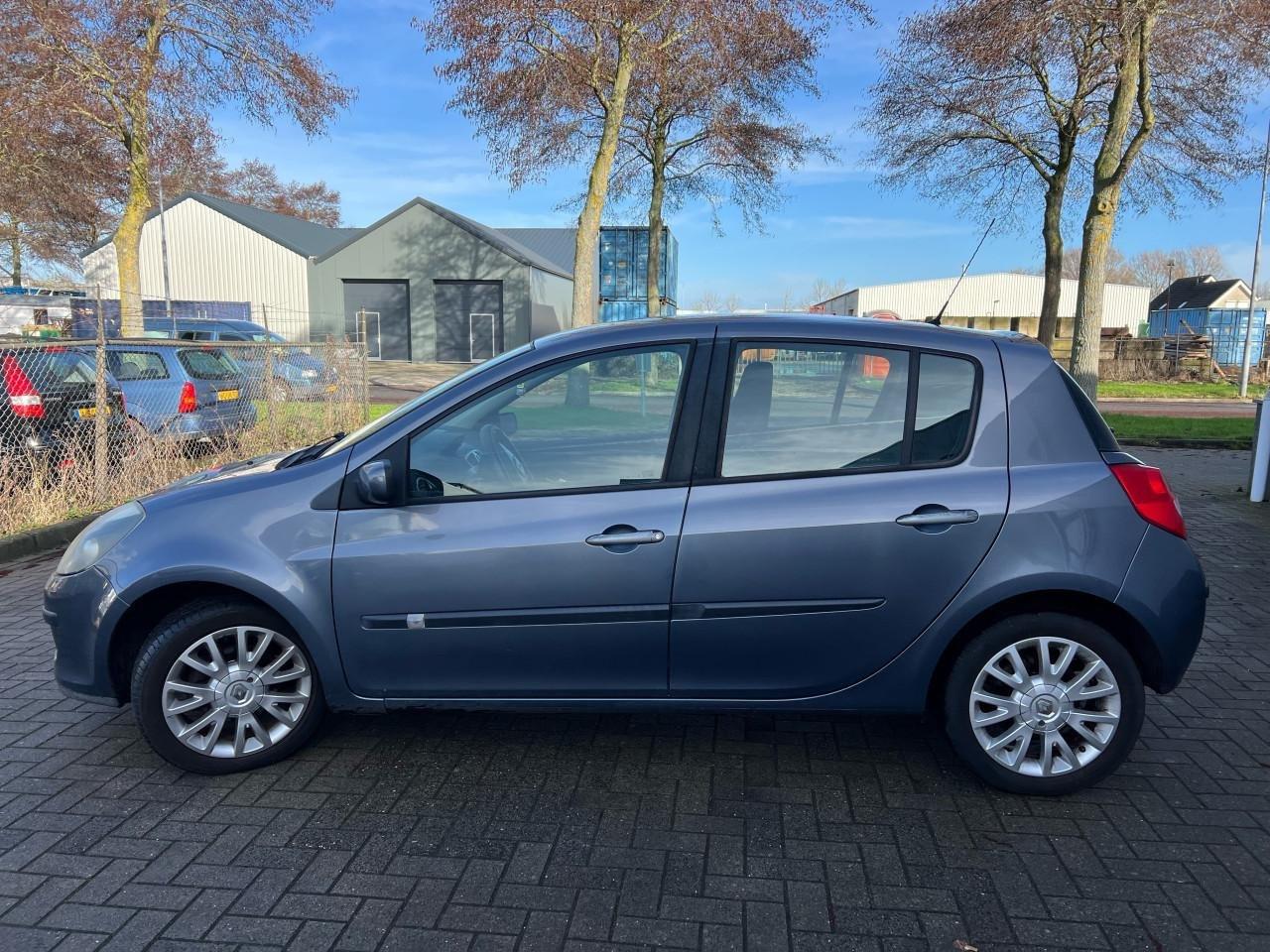 Renault Clio 1.4-16V Airco/ Cruise Jaar Apk