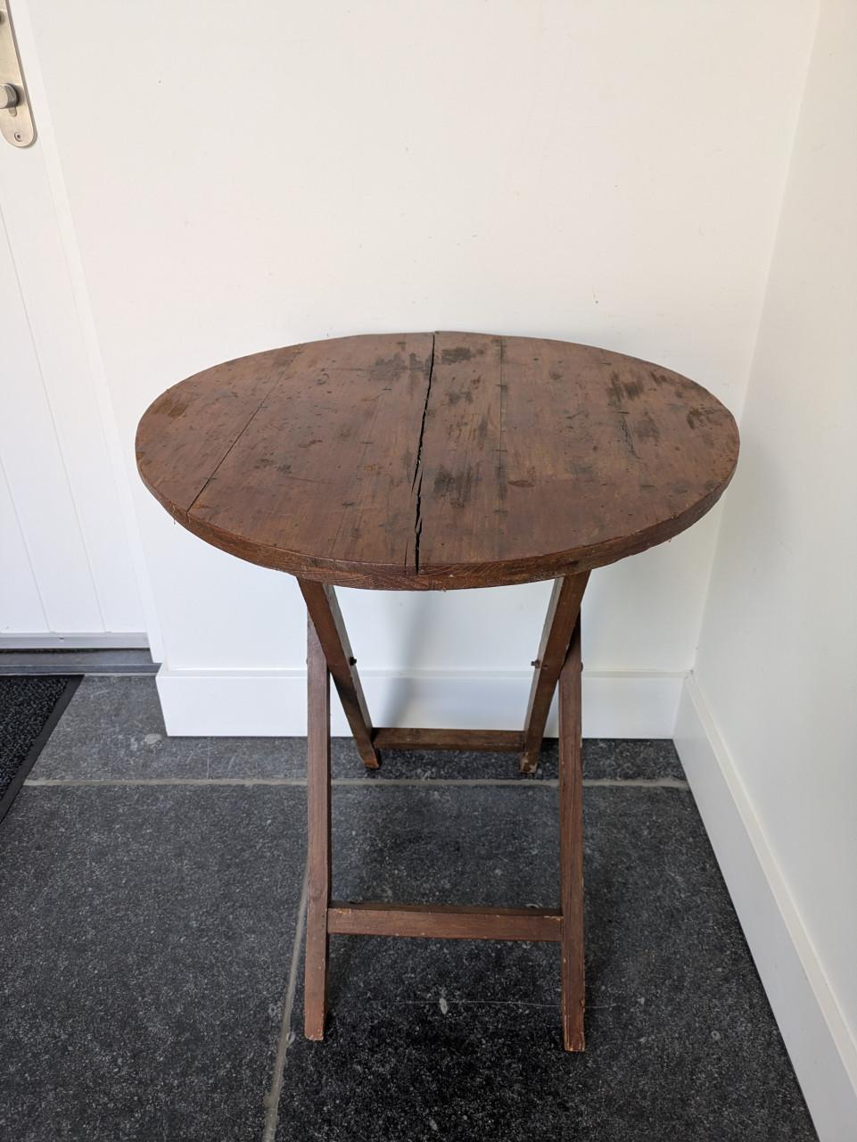 Landelijk houten bijzettafeltje