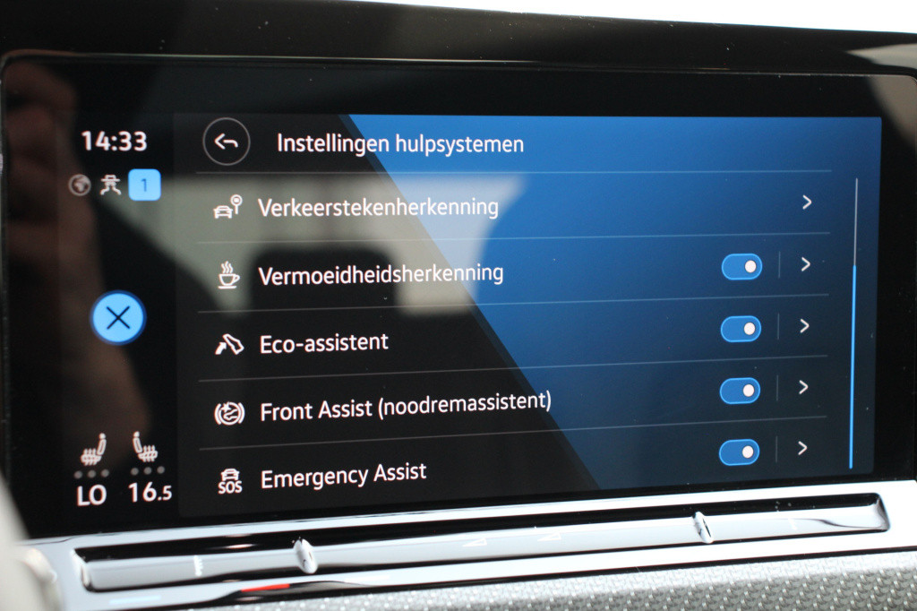 Volkswagen Golf 1.5 etsi r-line business | acc | pano. | camera | dab | sfe