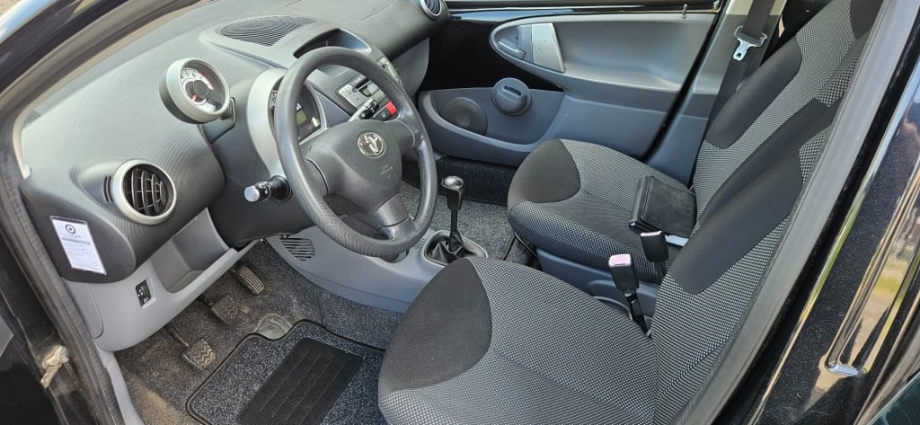Toyota Aygo 1.0-12v 5drs comfort navigator / nl auto / nap
