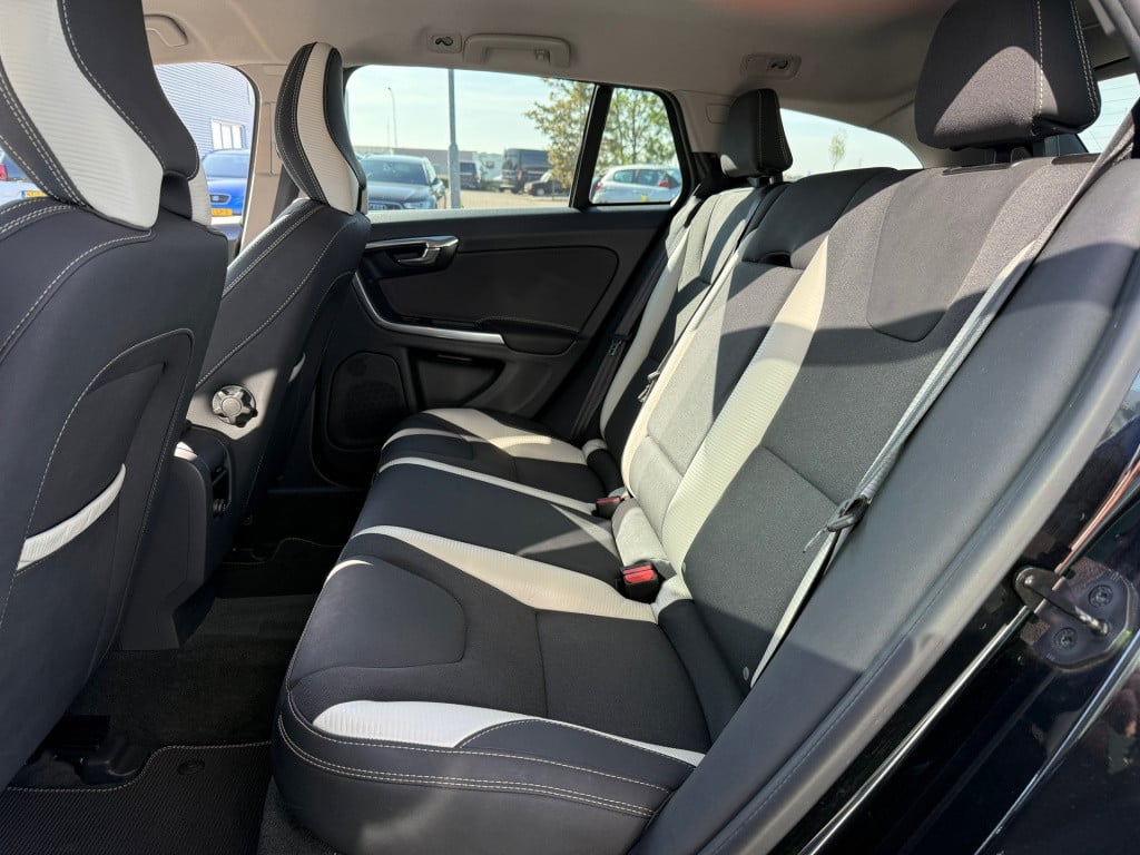 Volvo V60 1.6 t3 r-design