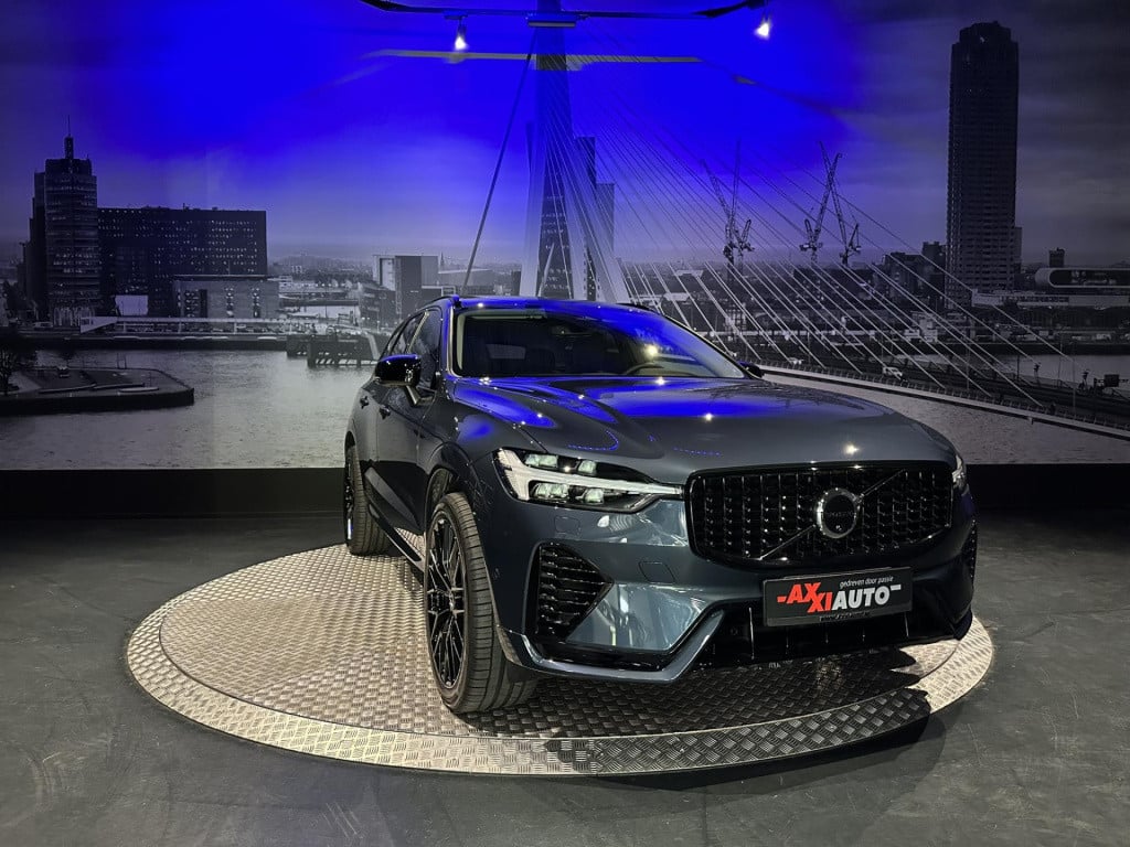 Volvo XC60 2.0 t6 plug-in hybrid awd plus dark *pano*hksound*leder*memory*