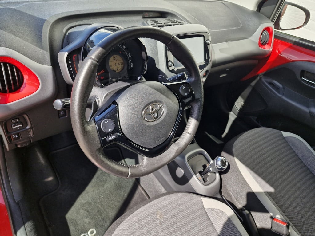 Toyota Aygo 1.0 vvt-i x-play automaat | apple carplay | andoid auto | achte