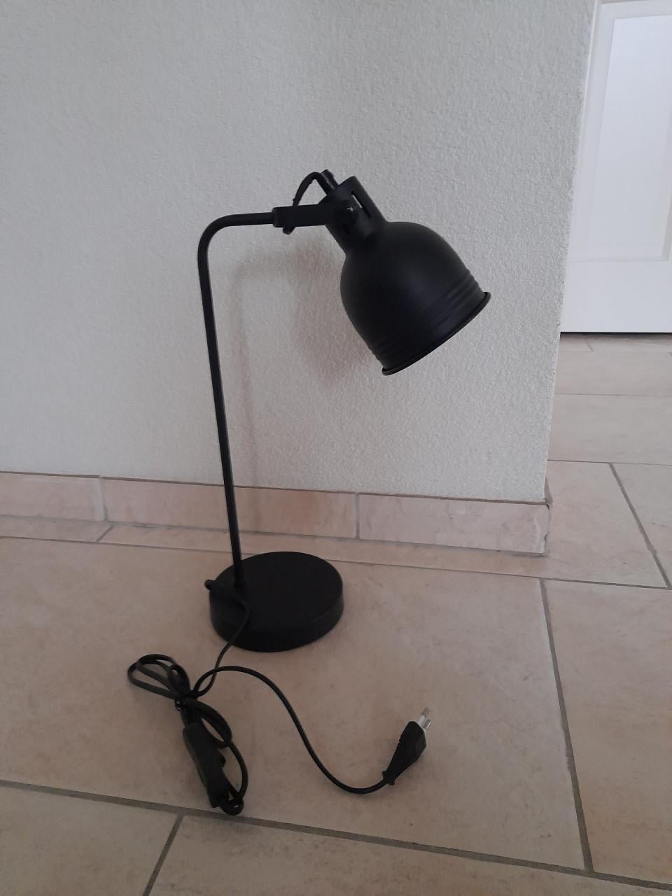 Diverse tafel / bureau lampen (in goede nette staat )  €7,50 per stuk